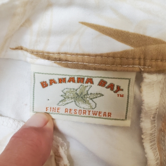 Banana Bay Cream and Tan Bermuda Shorts. Women's LG - Picture 3 of 10